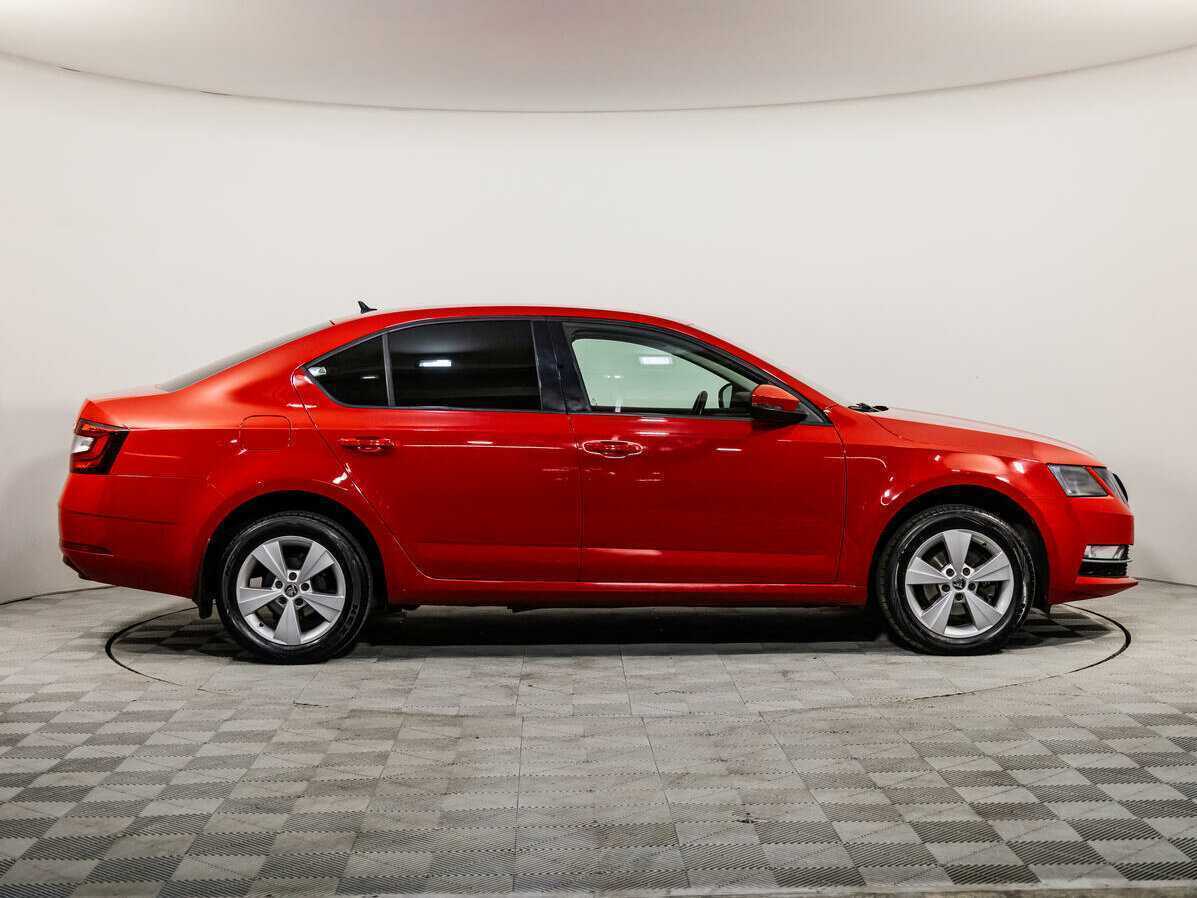 Б/У Шкода Октавия 2017 года. Фото: #2