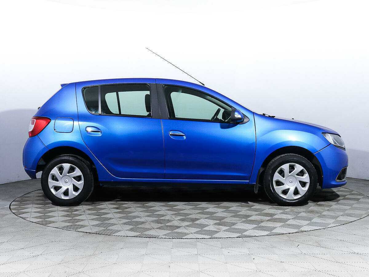 Б/У Рено Сандеро 2016 года. Фото: #2