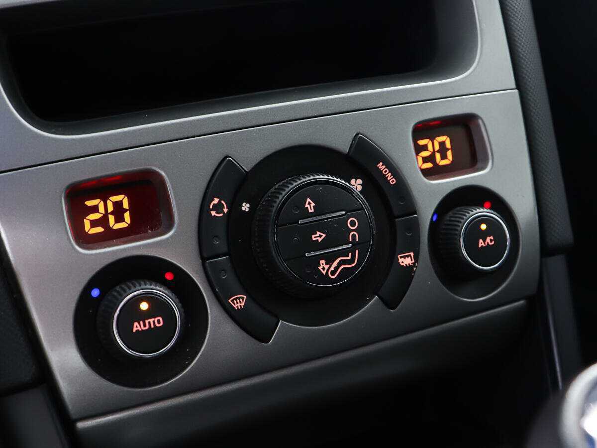 Б/У Пежо 408 2014 года. Фото: #14