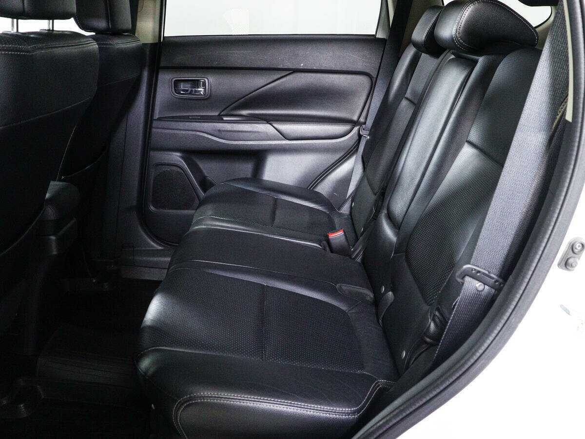 Б/У Митсубиши Оутлэндер 2012 года. Фото: #8