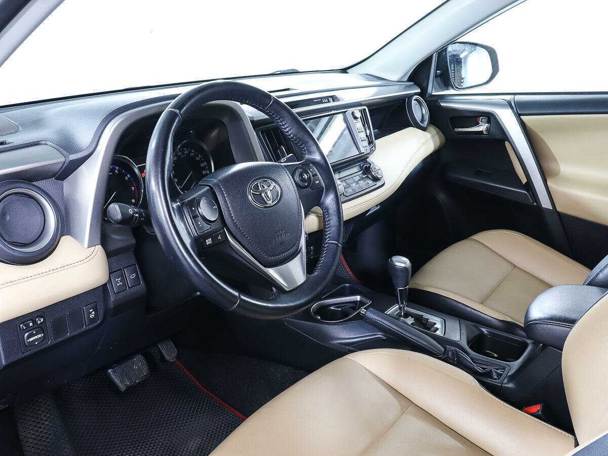 Toyota RAV4 2018 года с пробегом. Фото: #11