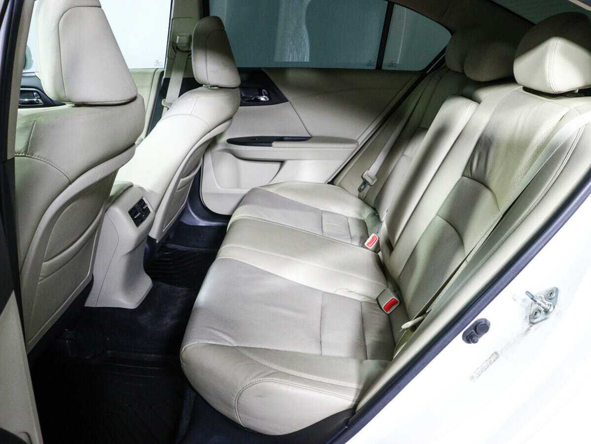 Б/У Хонда Аккорд 2012 года. Фото: #8