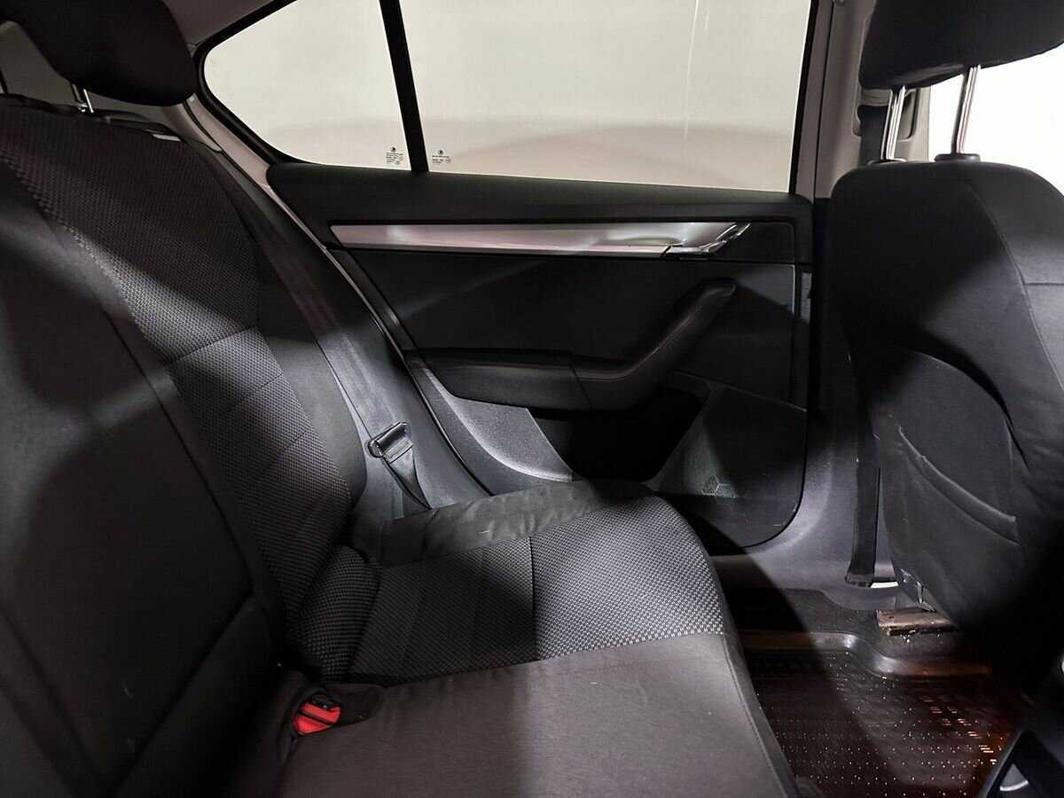 Б/У Шкода Октавия 2013 года. Фото: #9