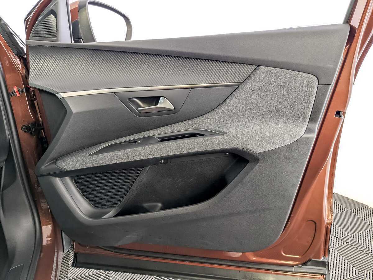 Peugeot 3008 2017 года с пробегом. Фото: #19