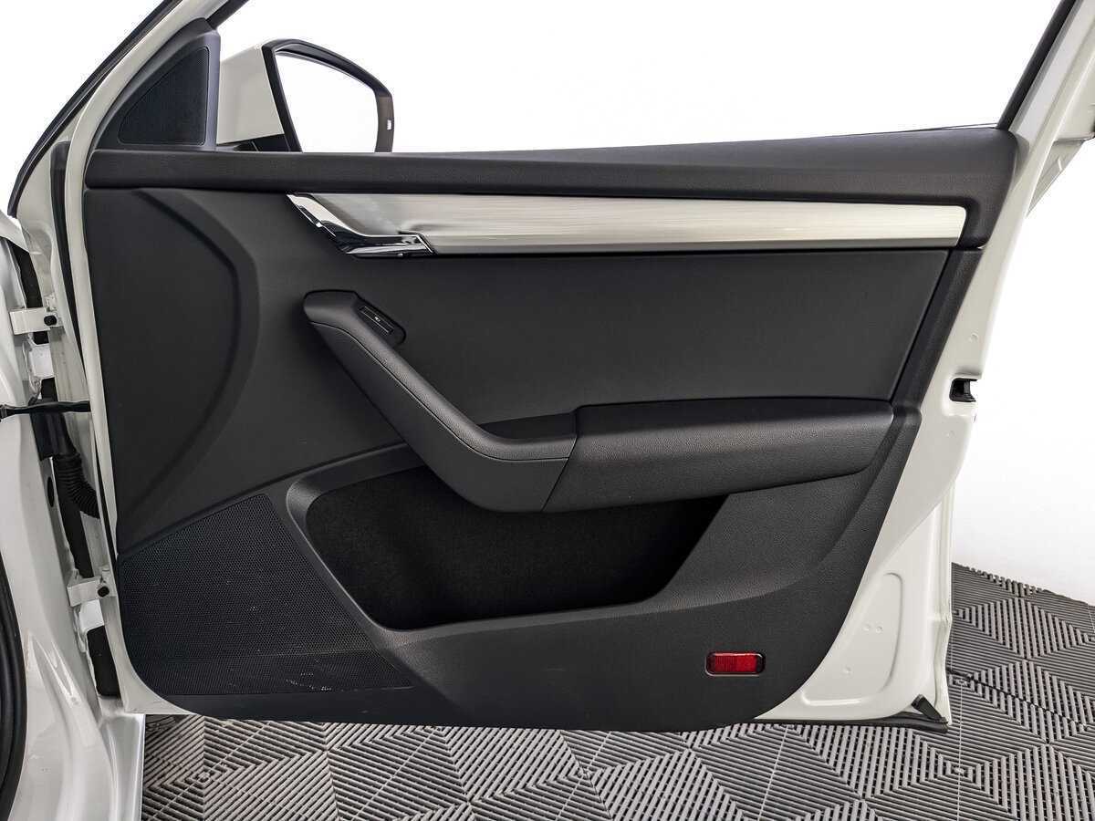 Б/У Шкода Октавия 2019 года. Фото: #19