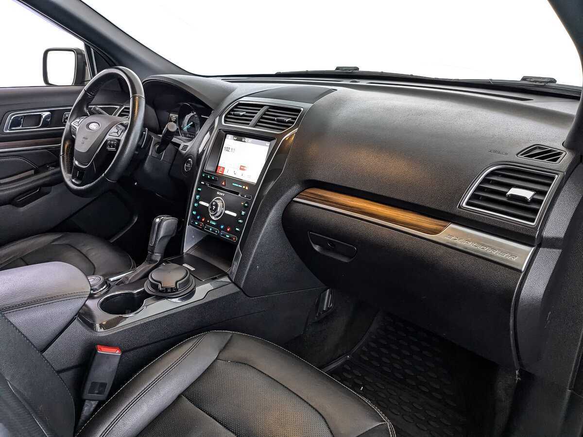 Ford Explorer 2017 года с пробегом. Фото: #8