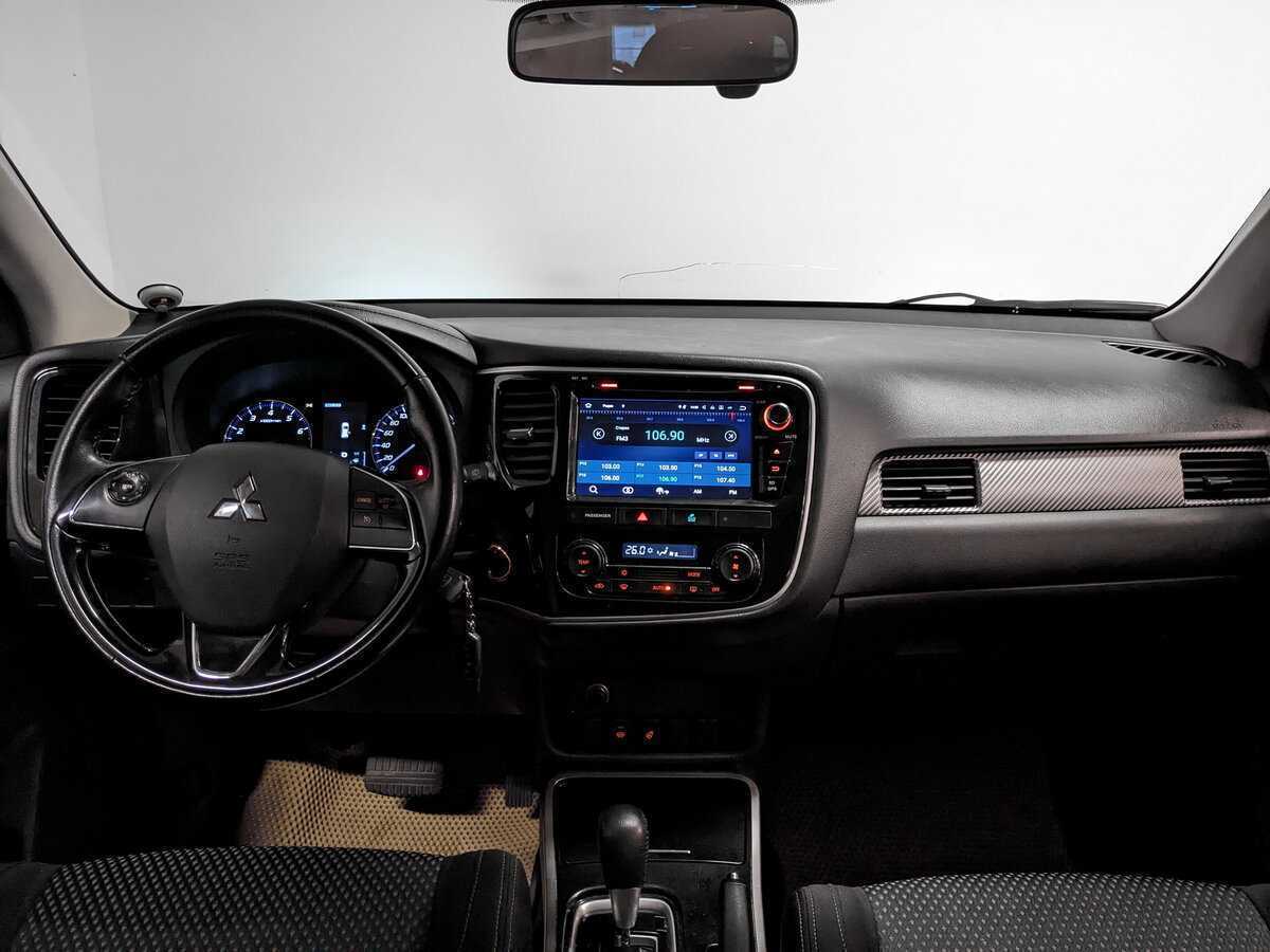 Б/У Митсубиши Оутлэндер 2017 года. Фото: #11