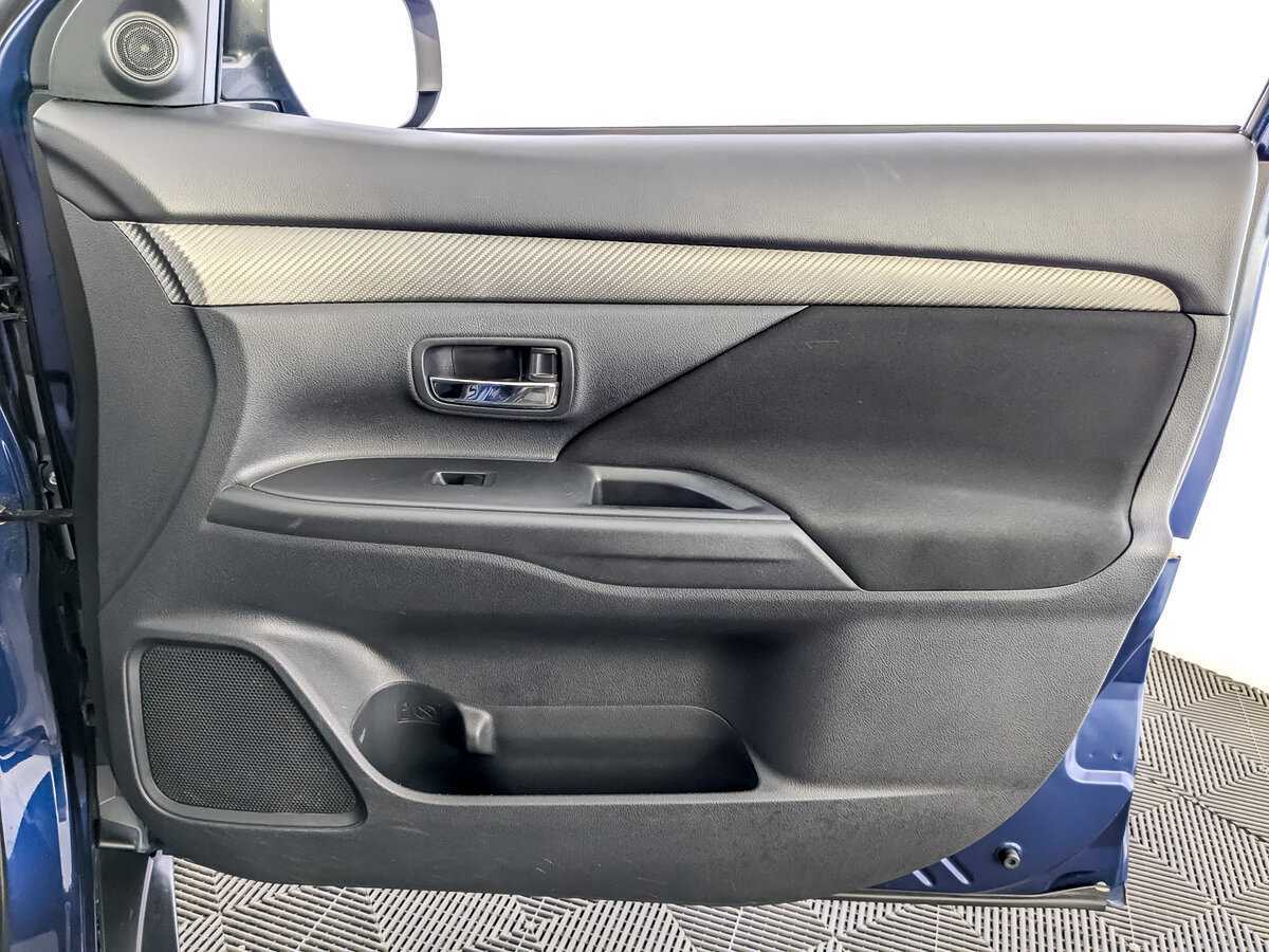 Б/У Митсубиши Оутлэндер 2014 года. Фото: #19