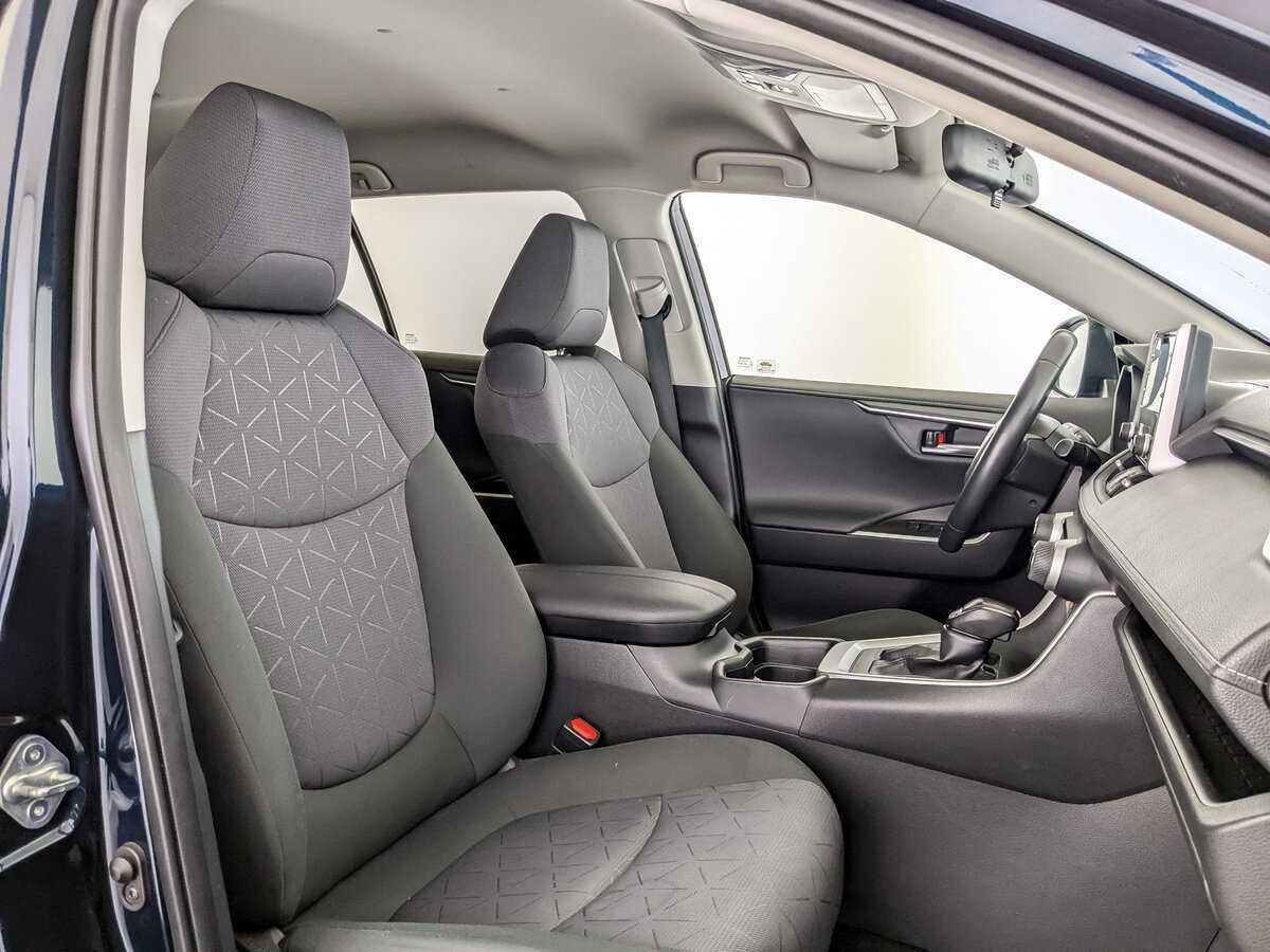 Toyota RAV4 2020 года с пробегом. Фото: #7