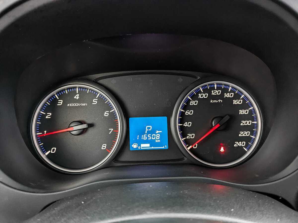 Б/У Митсубиши Оутлэндер 2015 года. Фото: #11