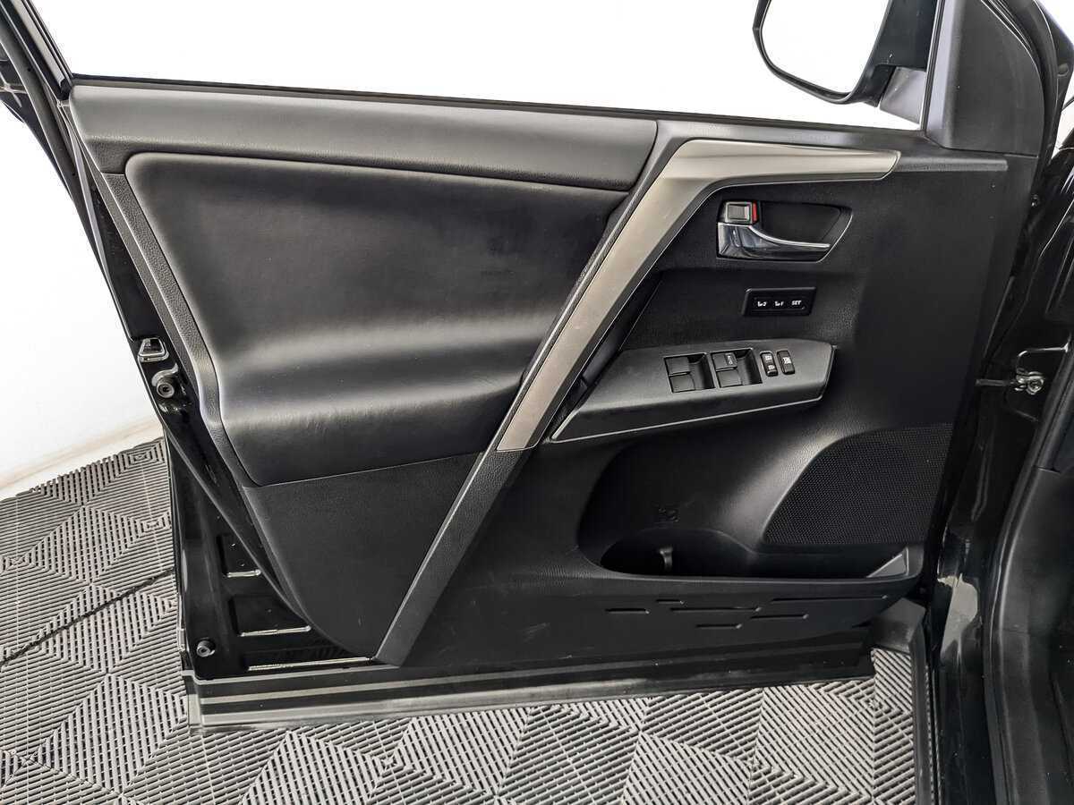 Toyota RAV4 2017 года с пробегом. Фото: #14
