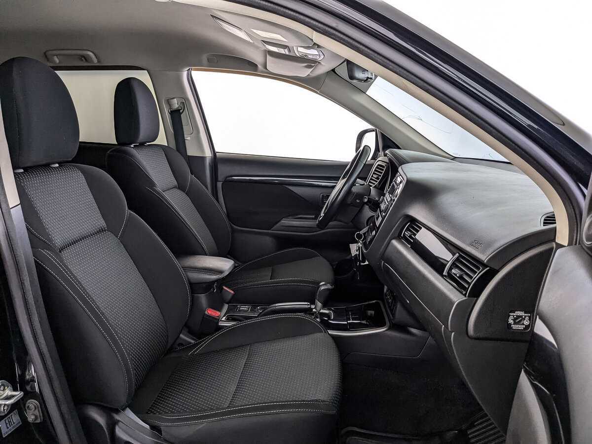 Б/У Митсубиши Оутлэндер 2018 года. Фото: #19