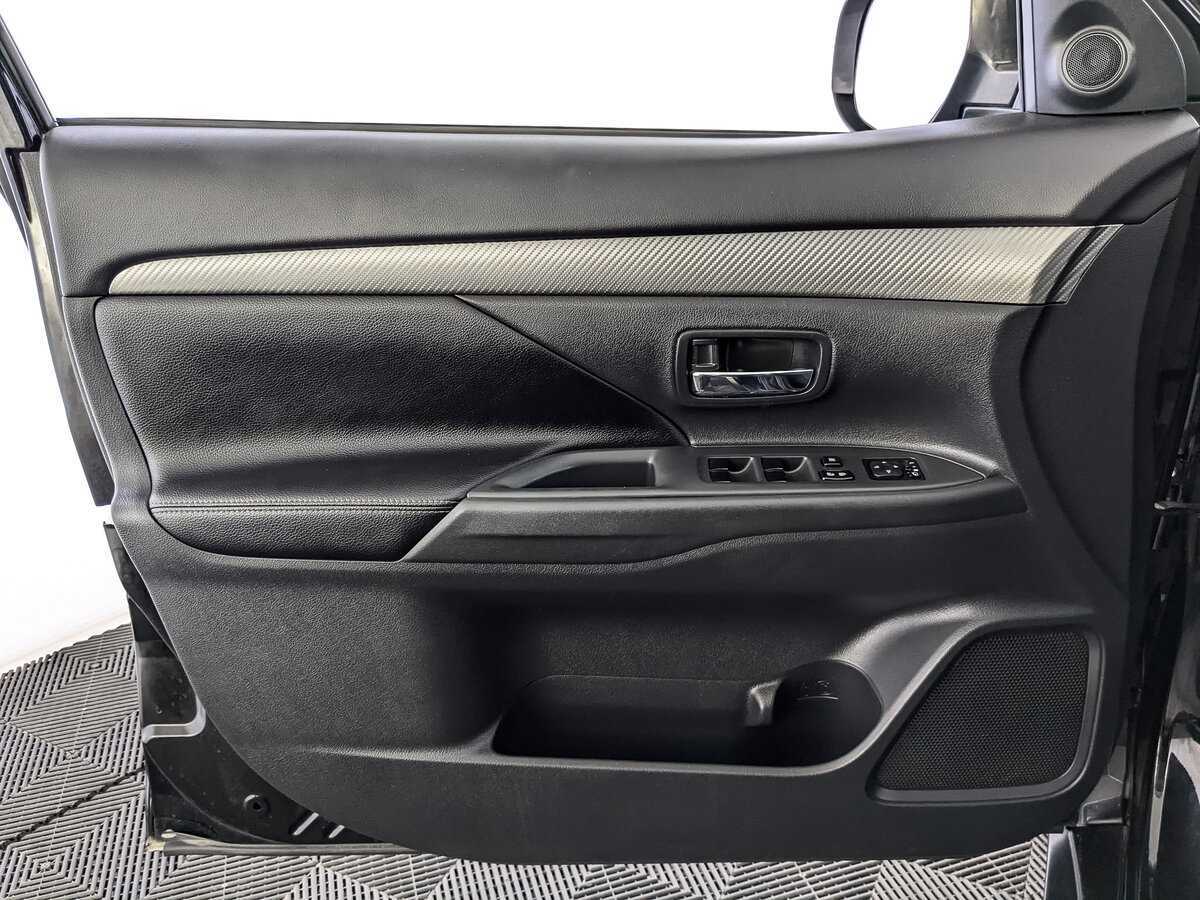 Б/У Митсубиши Оутлэндер 2012 года. Фото: #14