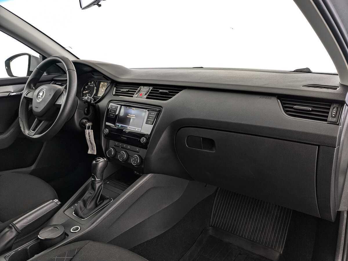 Б/У Шкода Октавия 2017 года. Фото: #8