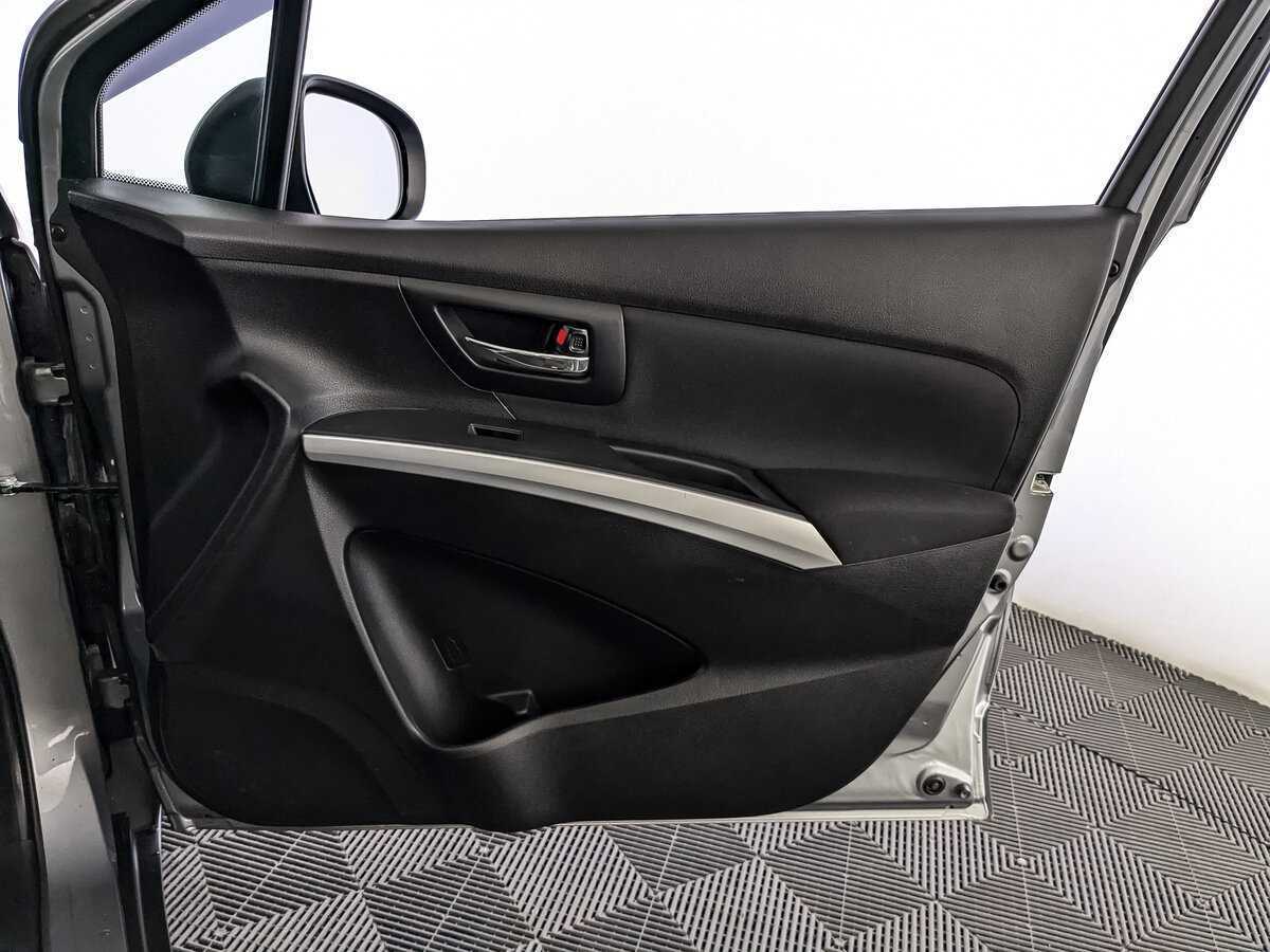 Б/У Сузуки С-Икс4 2014 года. Фото: #19