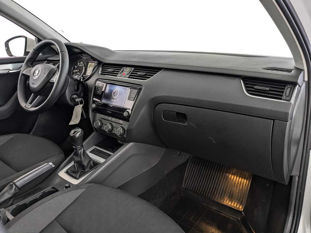 Б/У Шкода Октавия 2017 года. Фото: #8