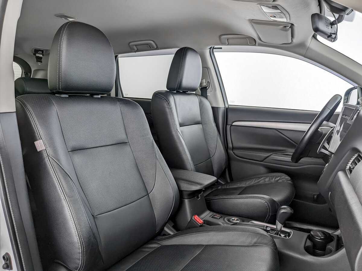 Б/У Митсубиши Оутлэндер 2014 года. Фото: #19