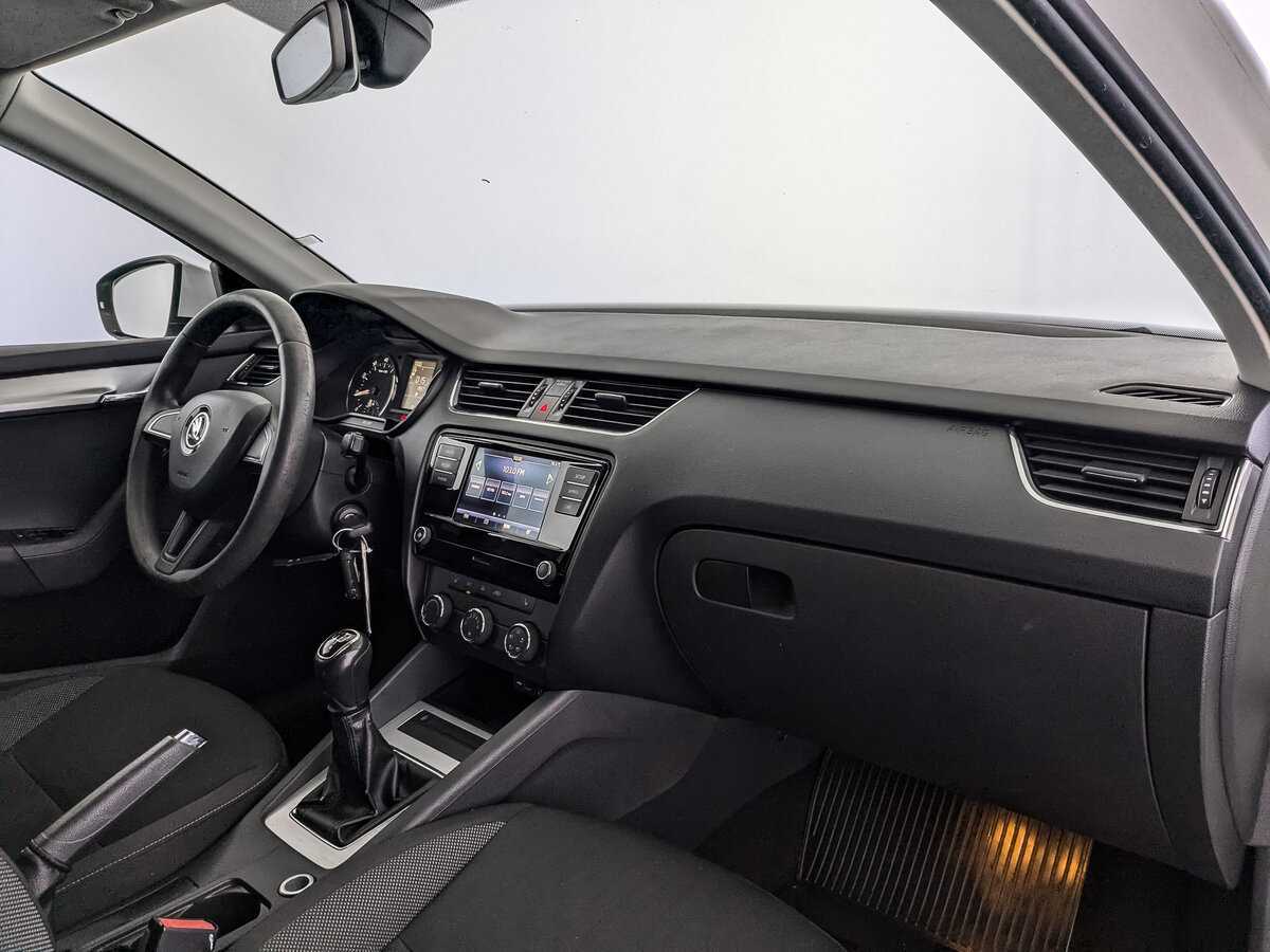 Б/У Шкода Октавия 2017 года. Фото: #8