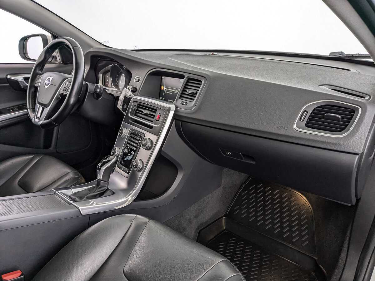 Б/У Вольво С60 2016 года. Фото: #8