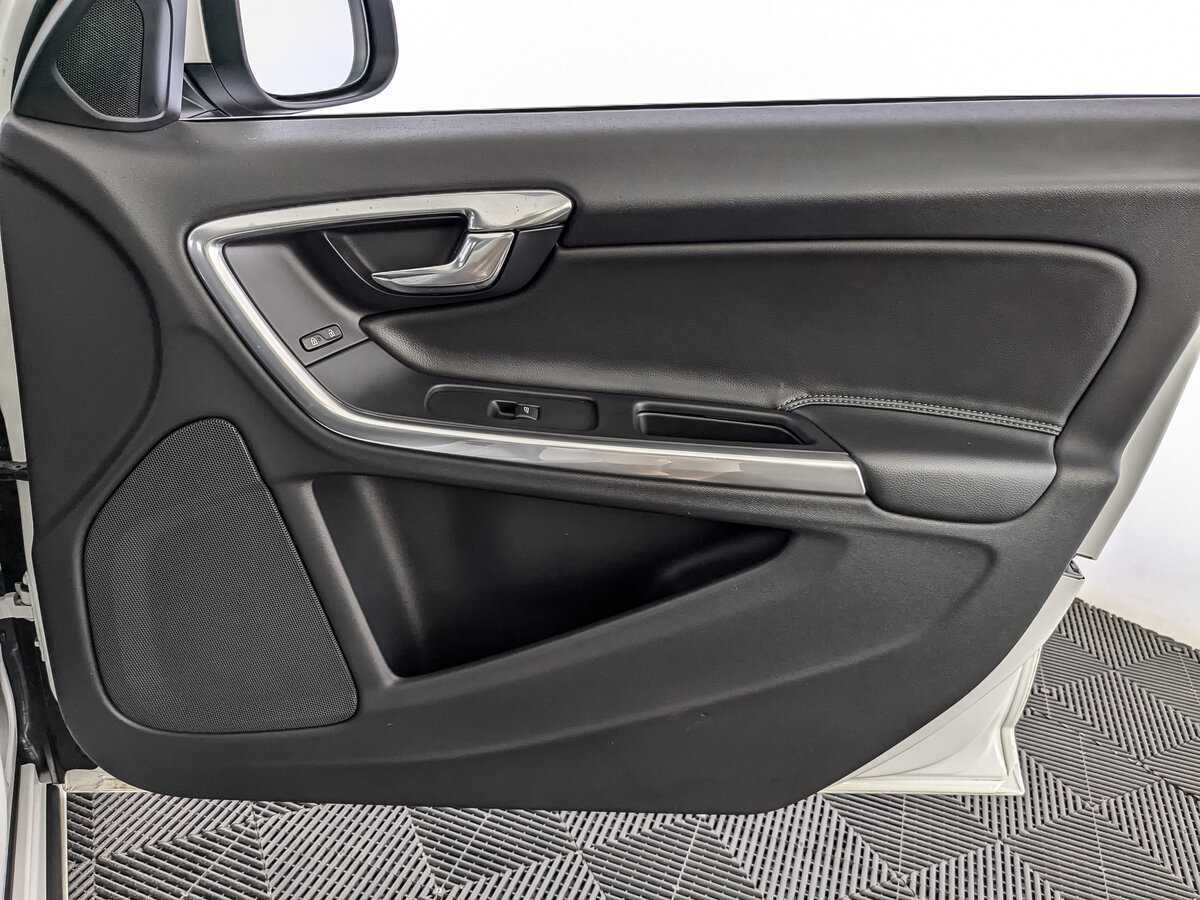 Б/У Вольво С60 2016 года. Фото: #20