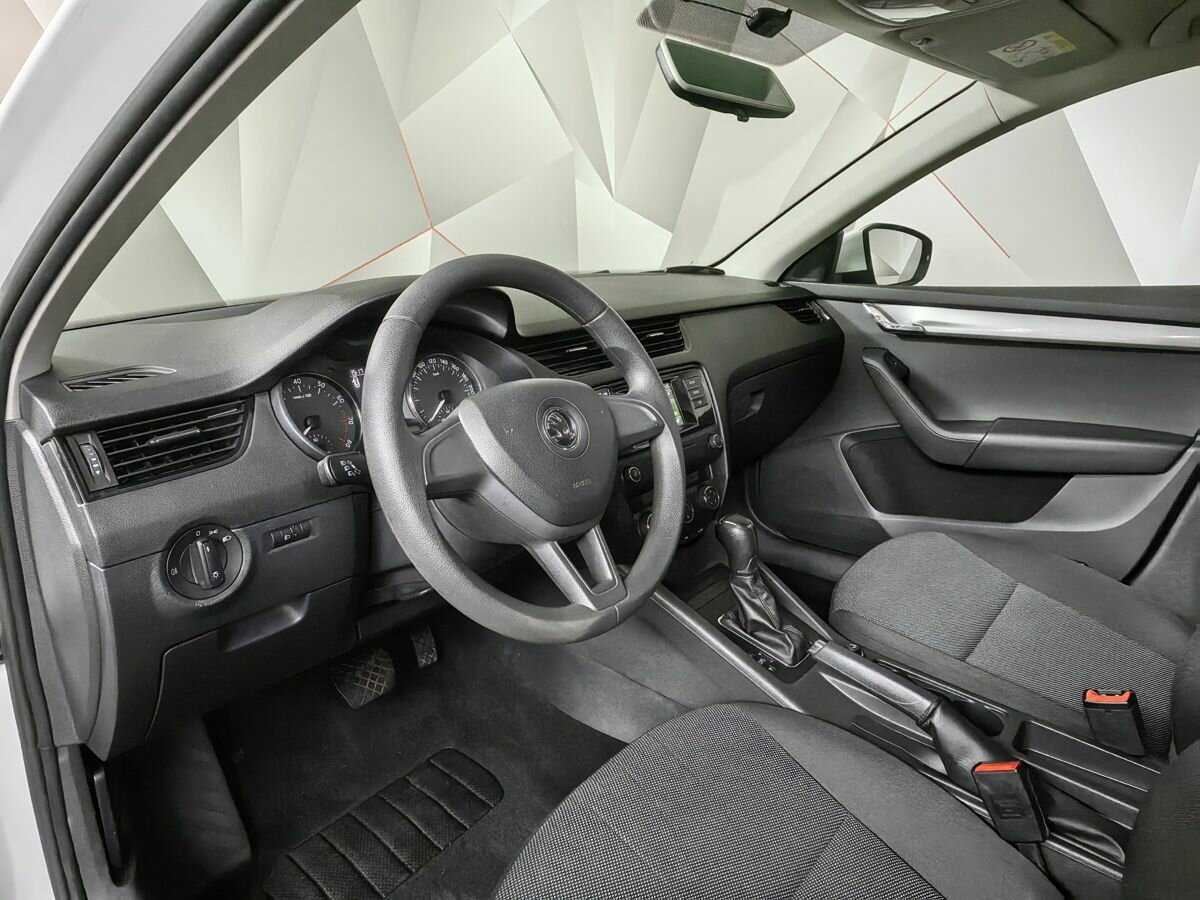 Б/У Шкода Октавия 2015 года. Фото: #13