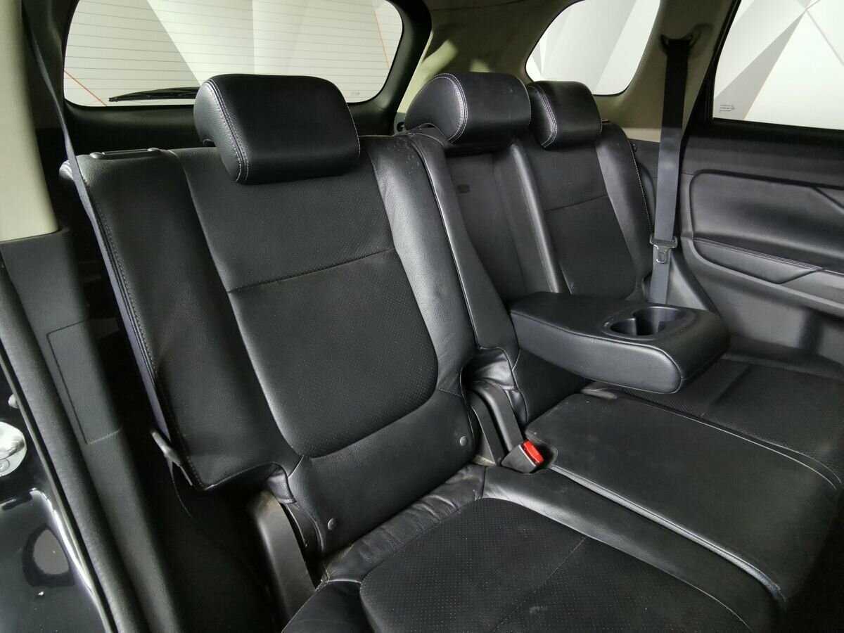 Б/У Митсубиши Оутлэндер 2014 года. Фото: #11