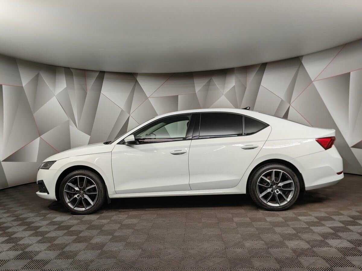 Skoda Octavia 2021 года с пробегом. Фото: #4