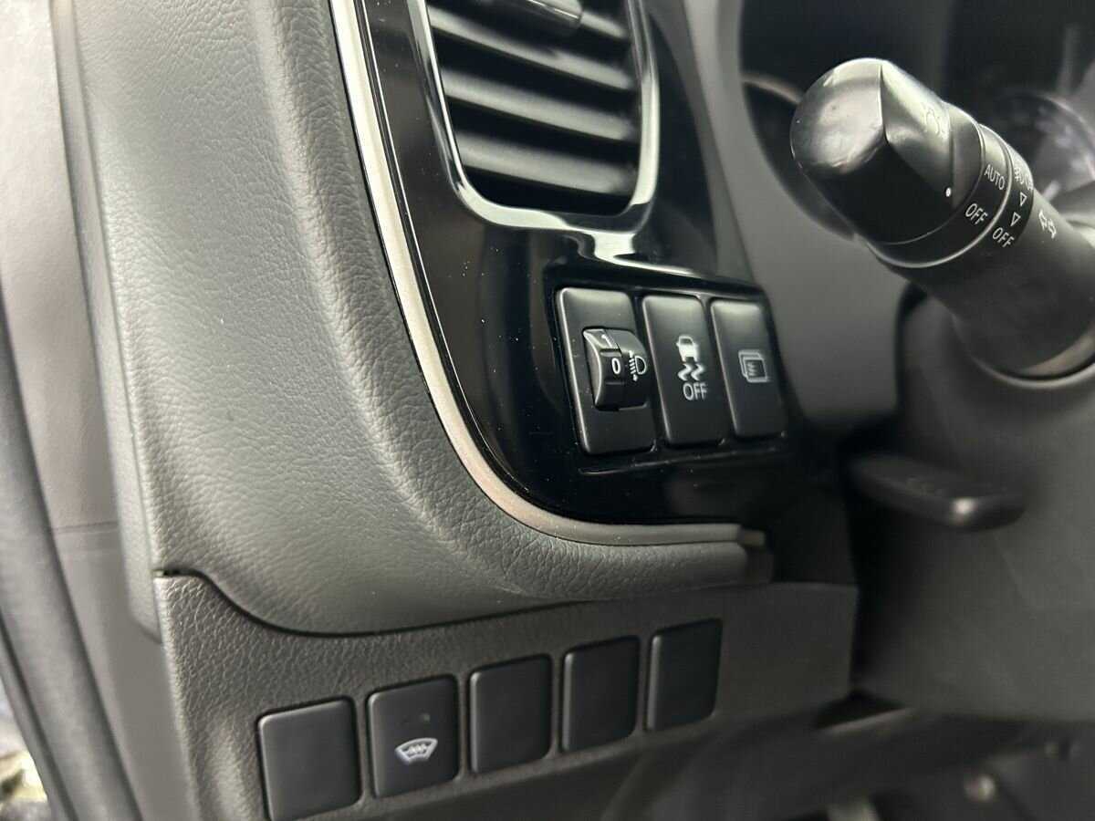 Б/У Митсубиши Оутлэндер 2015 года. Фото: #7