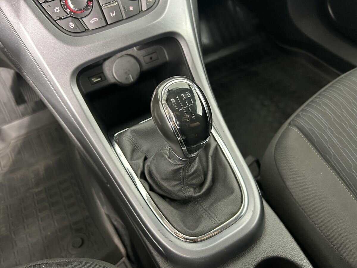 Б/У Опель Астра 2014 года. Фото: #12