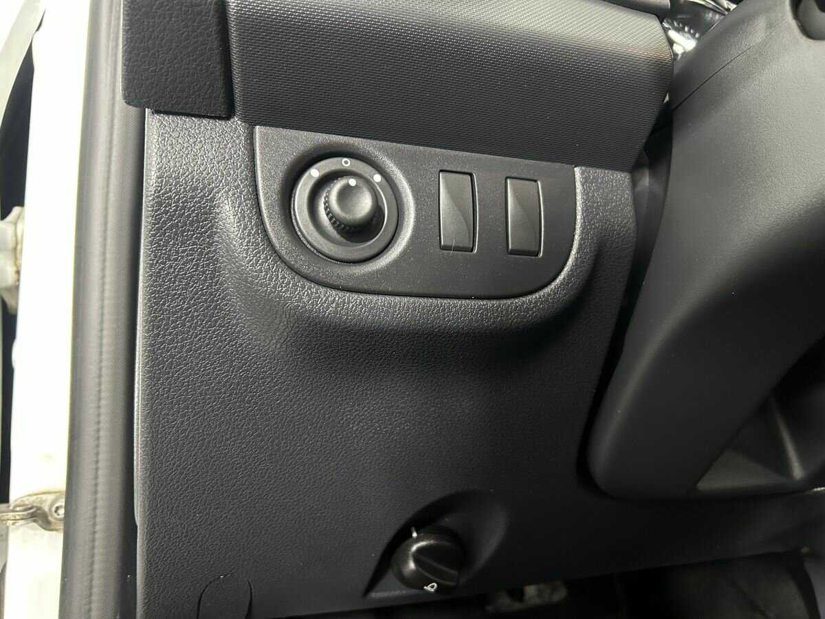 Б/У Рено Логан 2016 года. Фото: #8