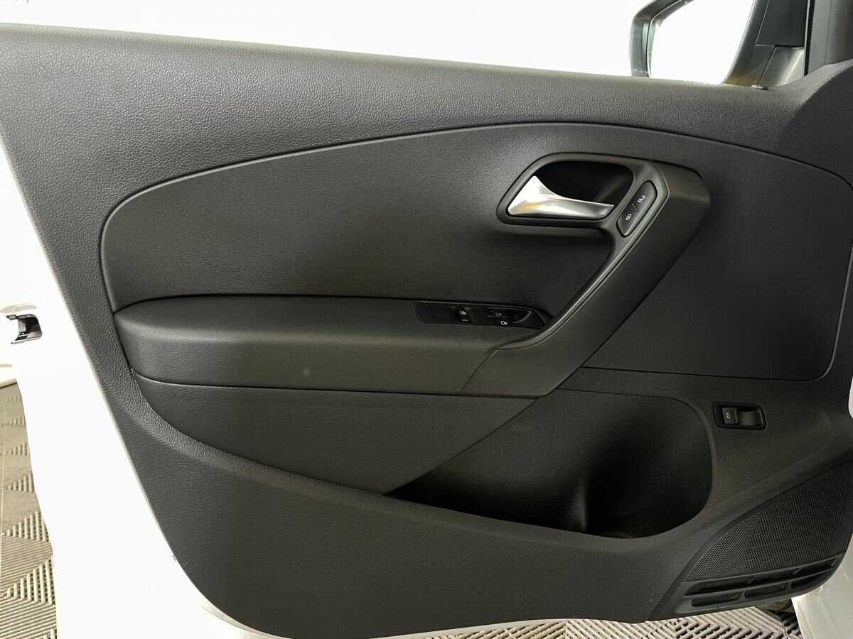 Б/У Фольксваген Поло 2017 года. Фото: #7