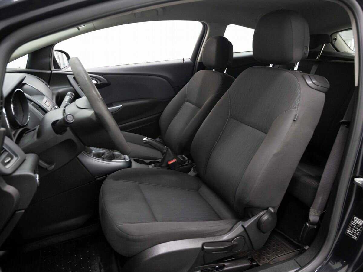 Б/У Опель Астра 2013 года. Фото: #8