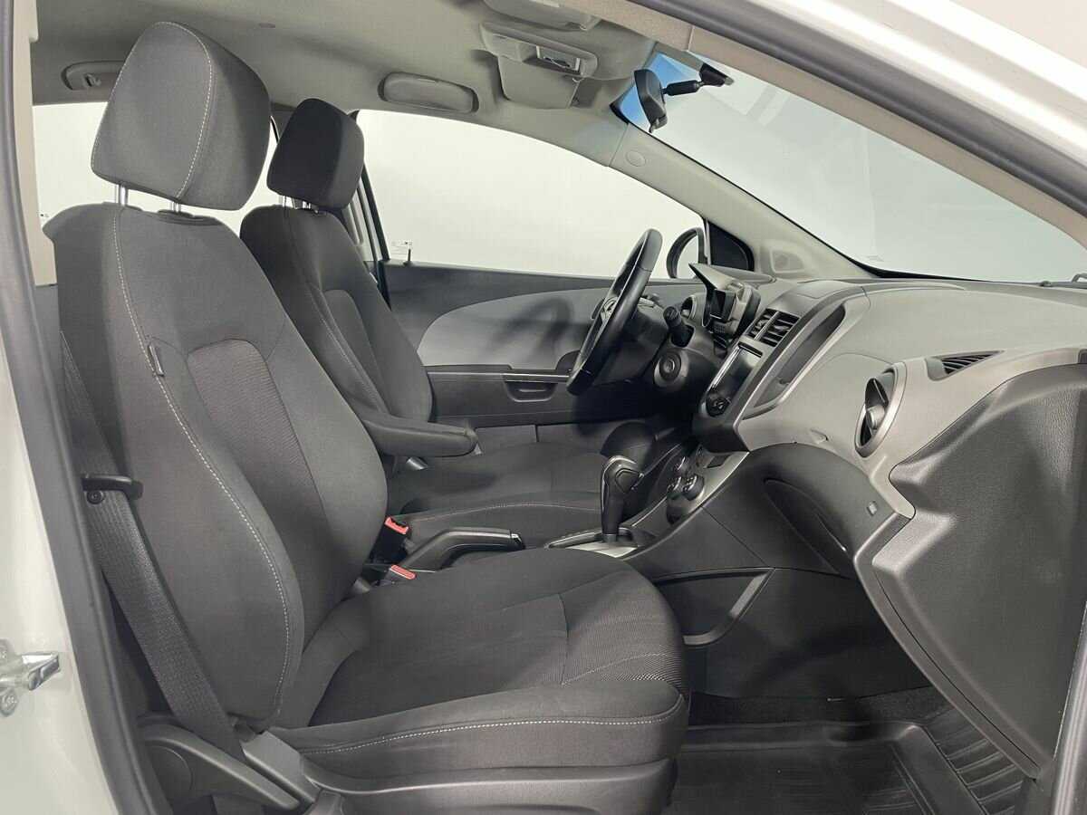 Б/У Шевроле Авео 2014 года. Фото: #12