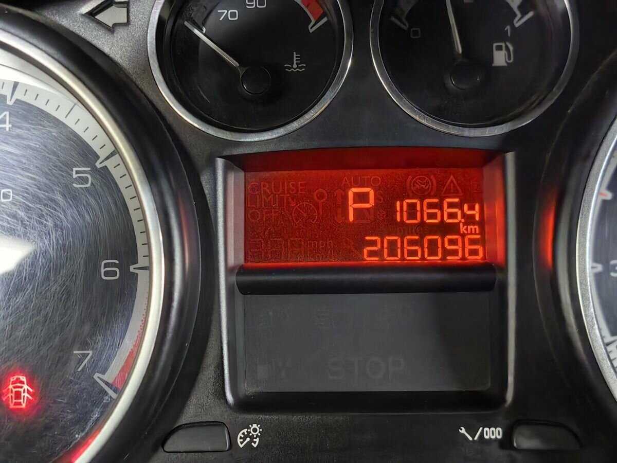 Б/У Пежо 408 2014 года. Фото: #15