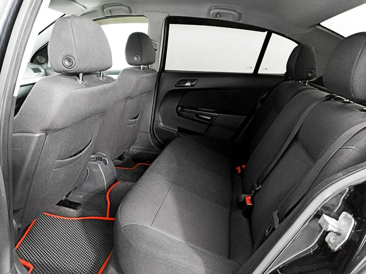 Б/У Опель Астра 2012 года. Фото: #9