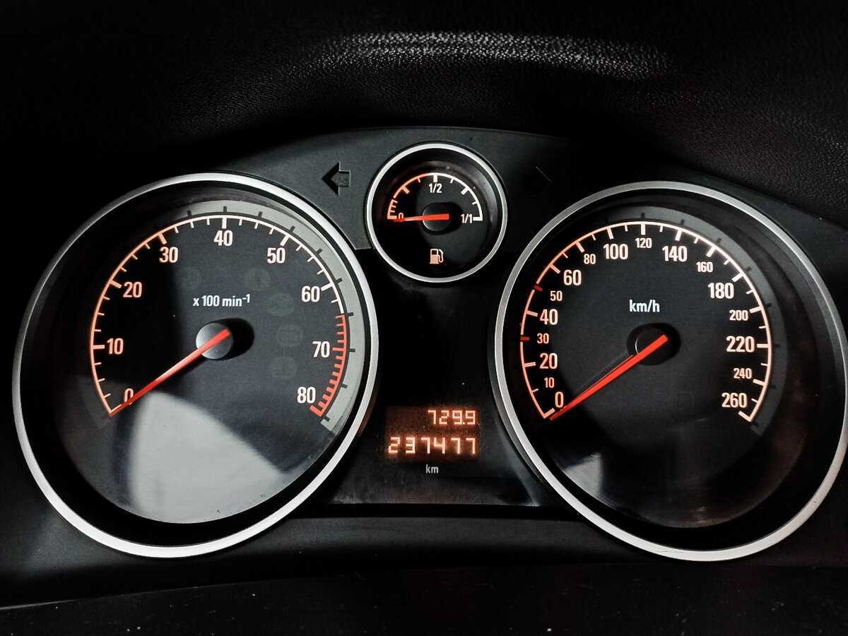 Б/У Опель Астра 2012 года. Фото: #10