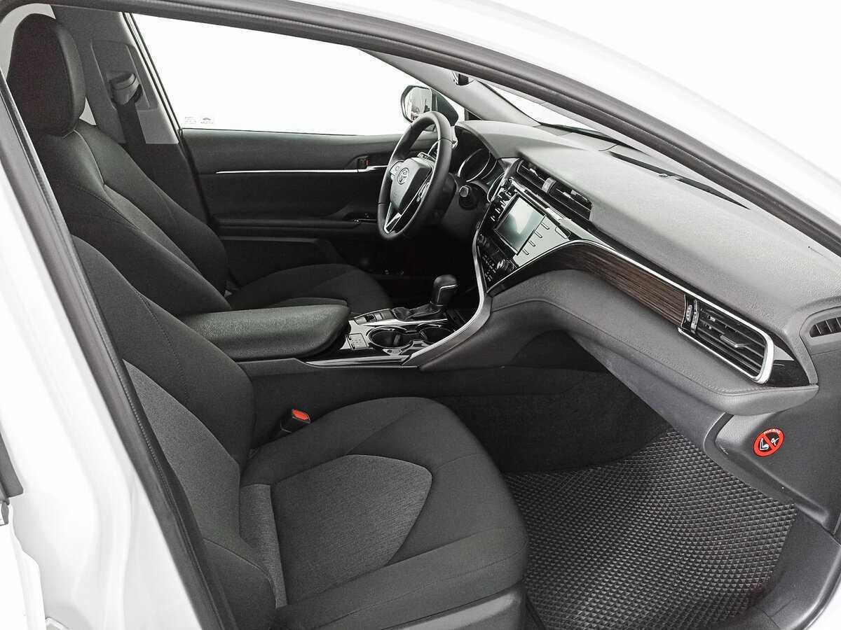 Б/У Тойота Камри 2019 года. Фото: #7