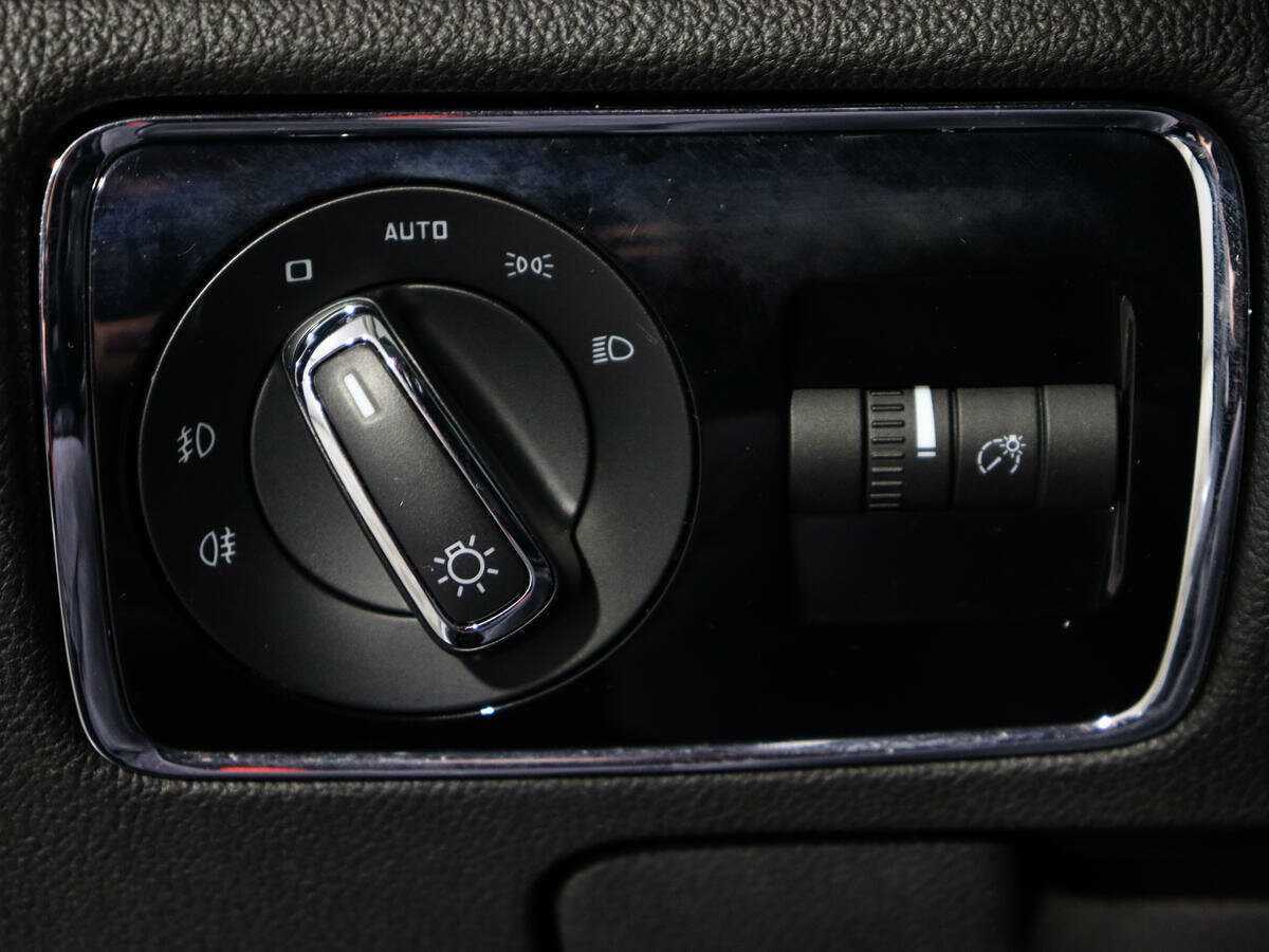 Б/У Шкода Суперб 2014 года. Фото: #17