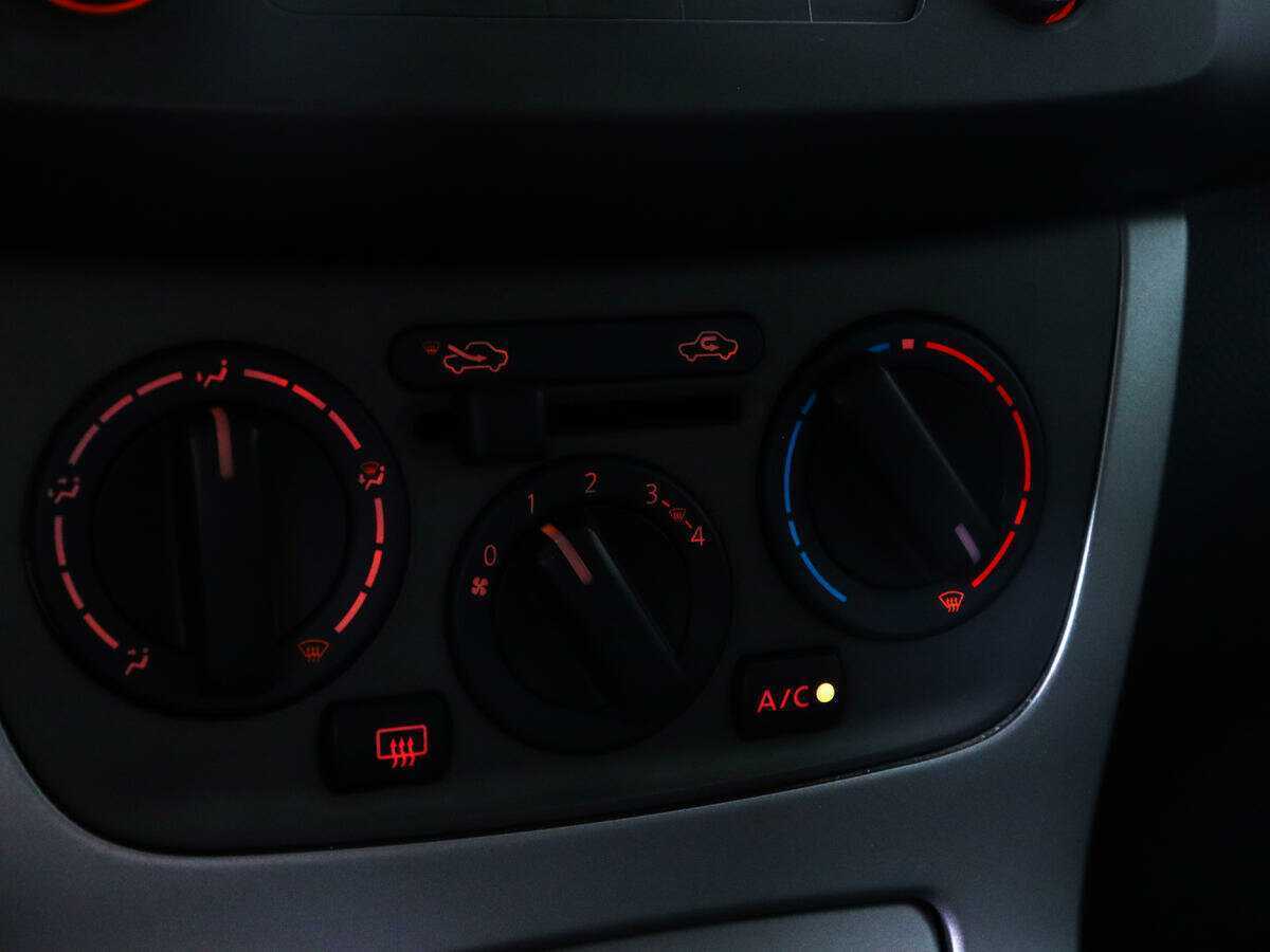 Б/У Ниссан Сентра 2015 года. Фото: #13