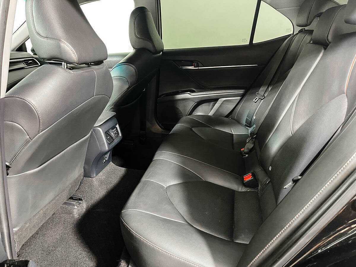 Toyota Camry 2018 года с пробегом. Фото: #9