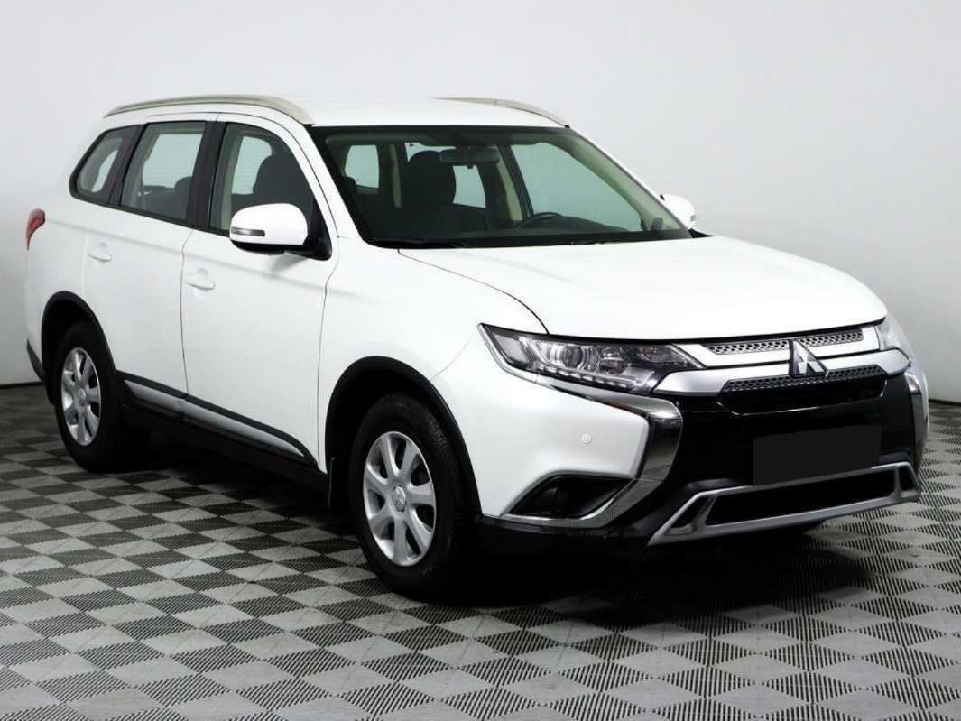 Mitsubishi Outlander 2021 года с пробегом. Фото: #2