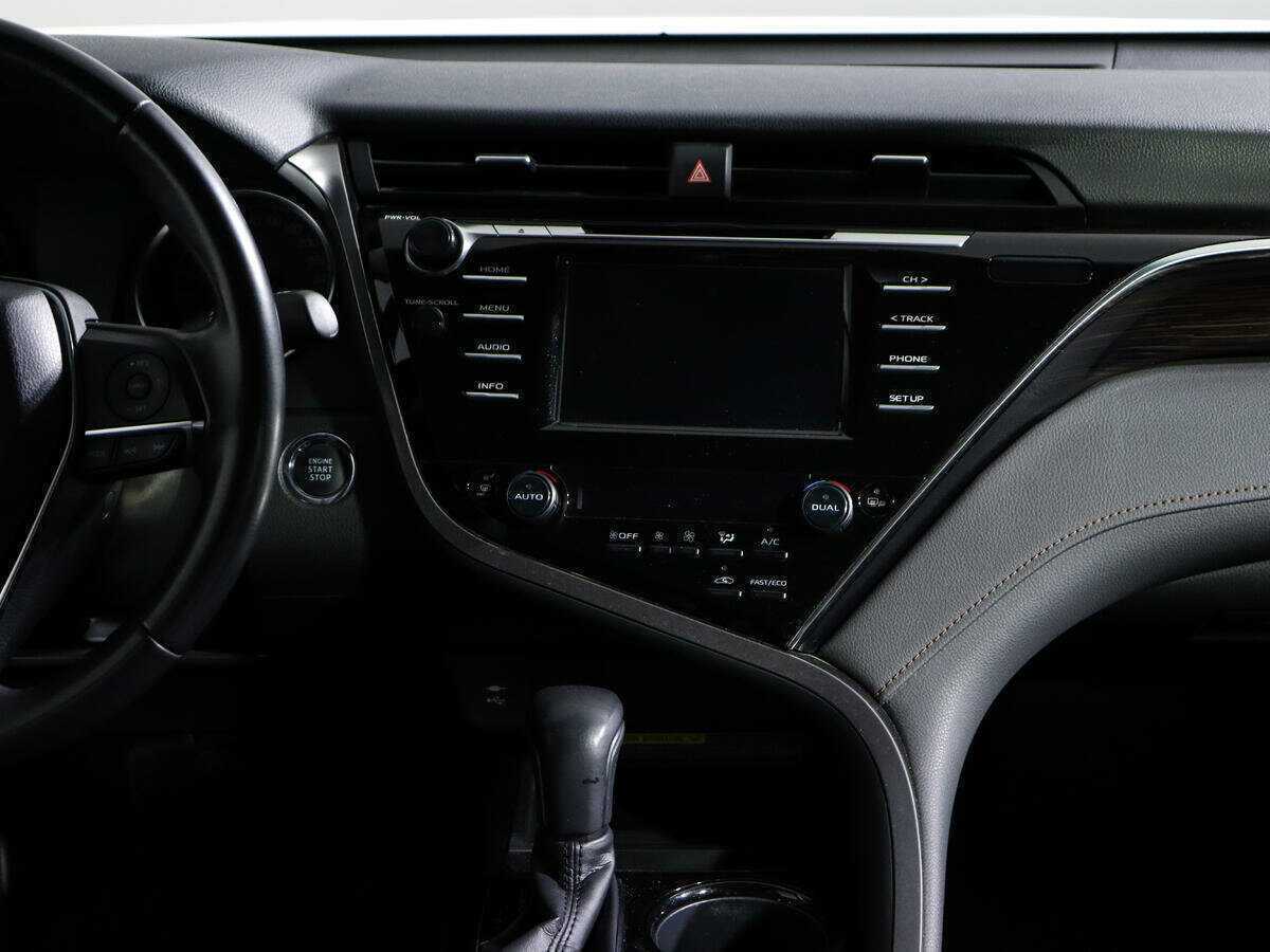 Toyota Camry 2018 года с пробегом. Фото: #12