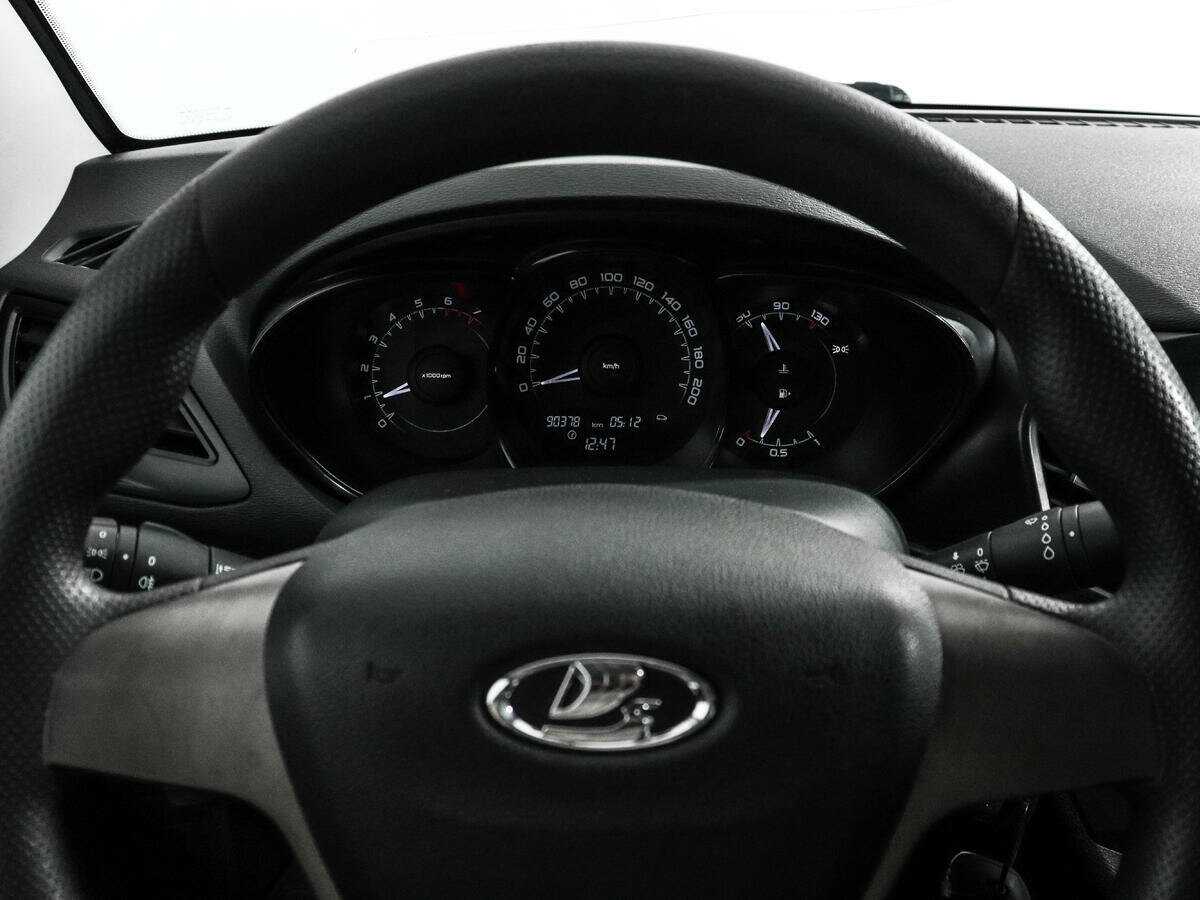 Б/У Лада (ВАЗ) Веста 2017 года. Фото: #12