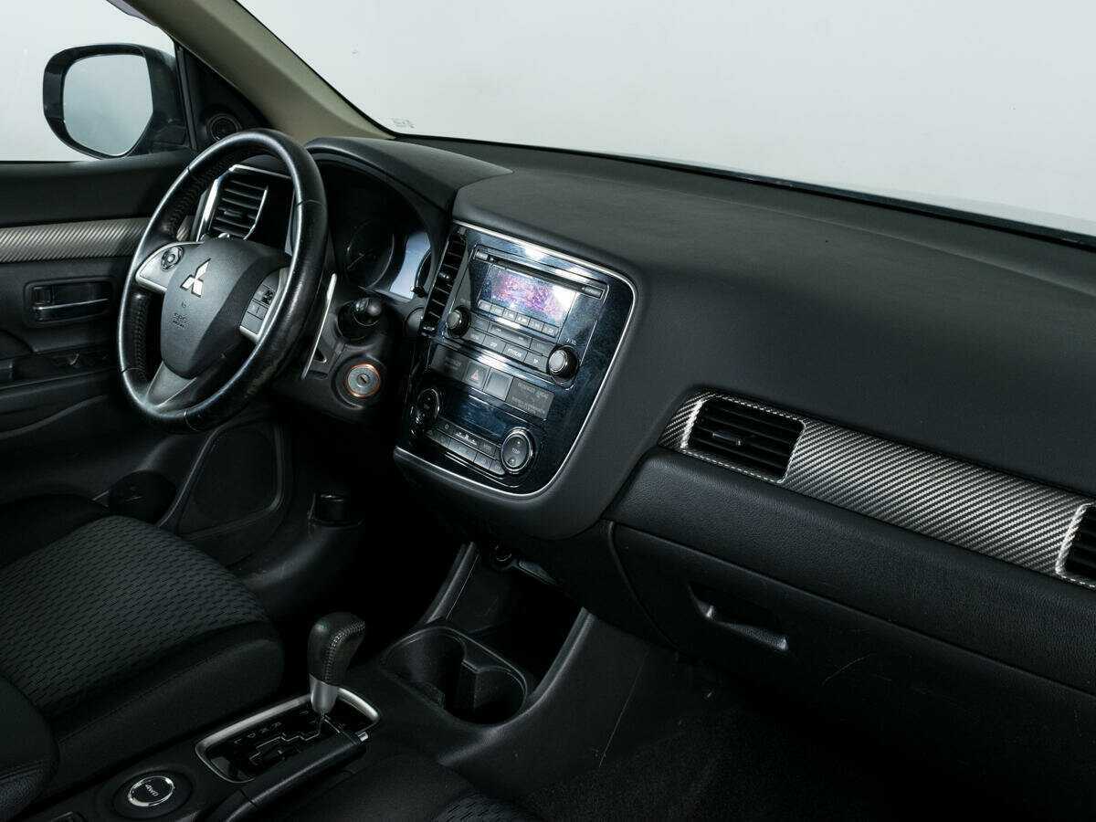 Б/У Митсубиши Оутлэндер 2012 года. Фото: #9