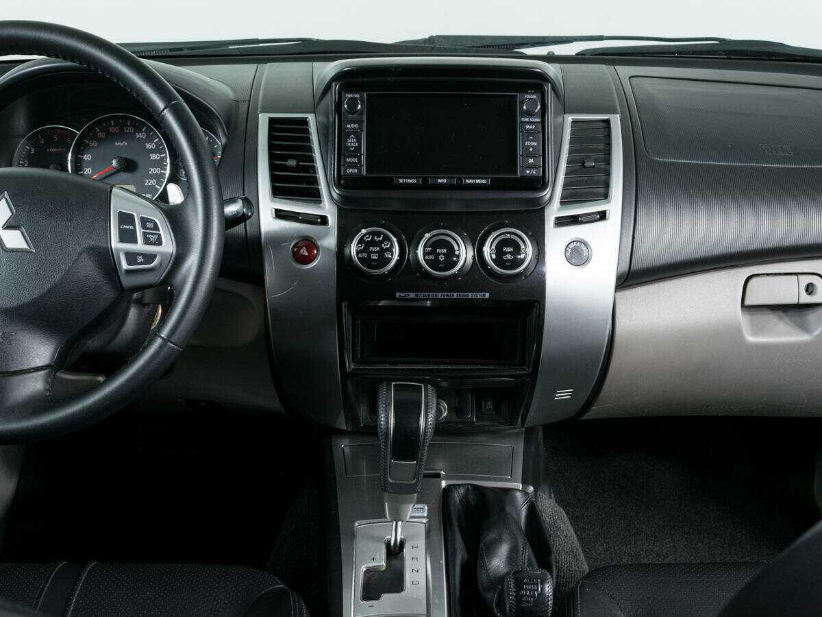 Б/У Митсубиши Паджеро Спорт 2013 года. Фото: #10