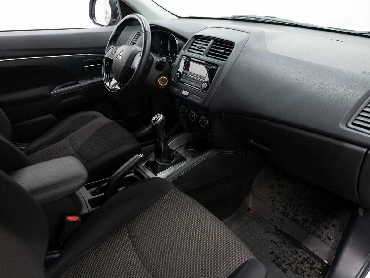 Б/У Митсубиши АС-Икс 2018 года. Фото: #11