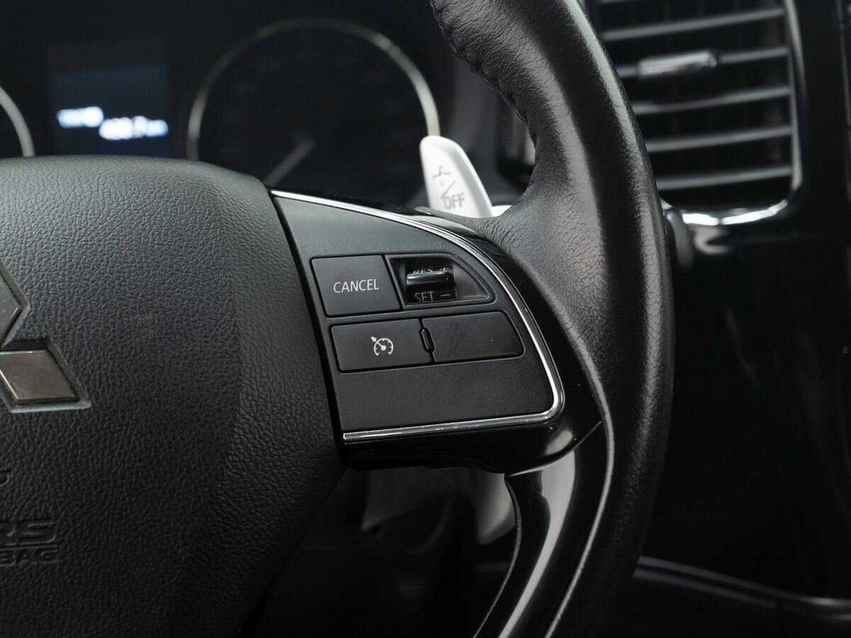 Б/У Митсубиши Оутлэндер 2016 года. Фото: #17