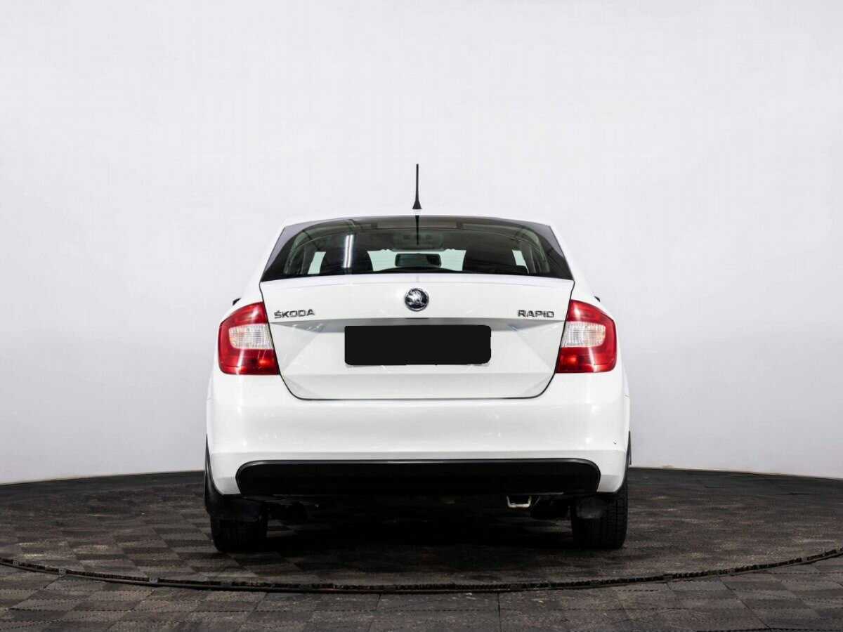 Б/У Шкода Рапид 2015 года. Фото: #4