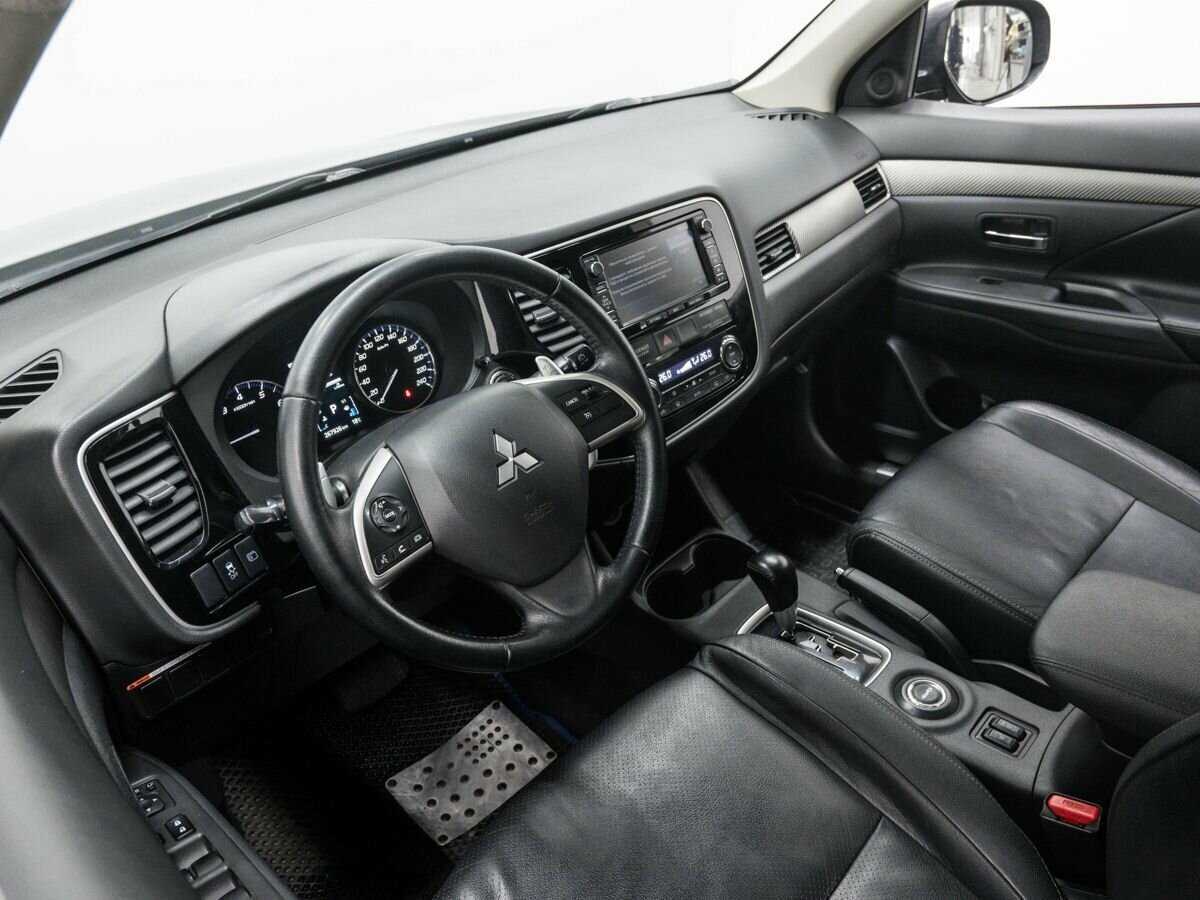 Б/У Митсубиши Оутлэндер 2013 года. Фото: #12