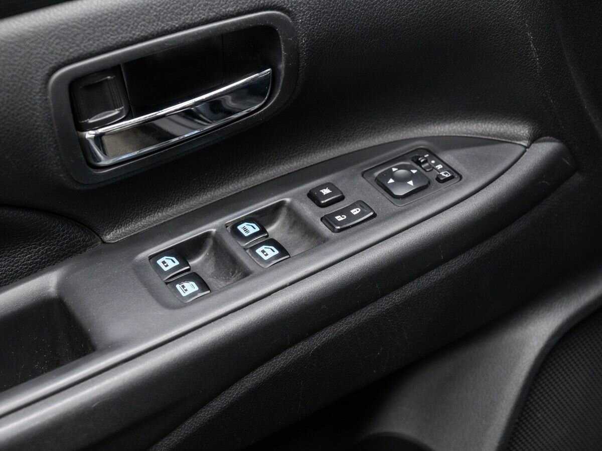 Б/У Митсубиши Оутлэндер 2017 года. Фото: #14